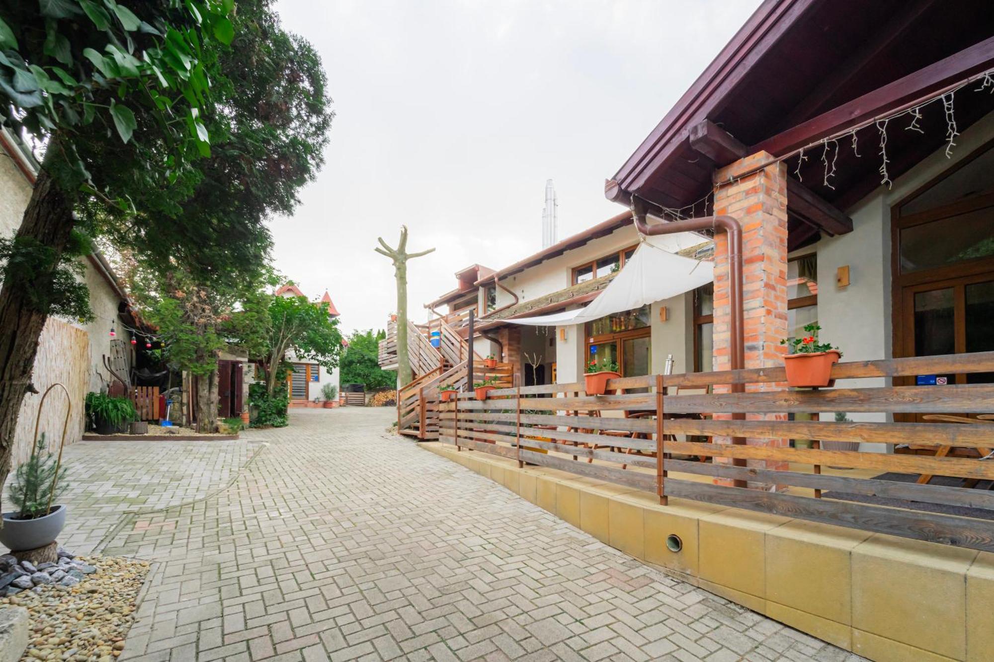 B48 Duplex - A Kerti Haz Villa Törökbálint Buitenkant foto